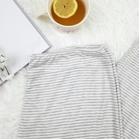 Secret Treasures Ultra Soft Cropped Pajama Pants - Picture 6 of 10